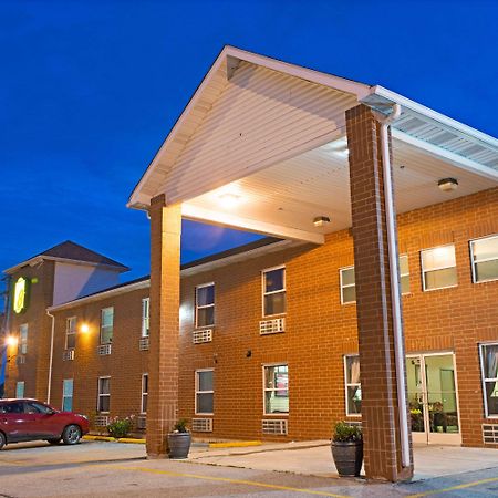 Super 8 By Wyndham St. Louis Airport Hotell Woodson Terrace Exteriör bild