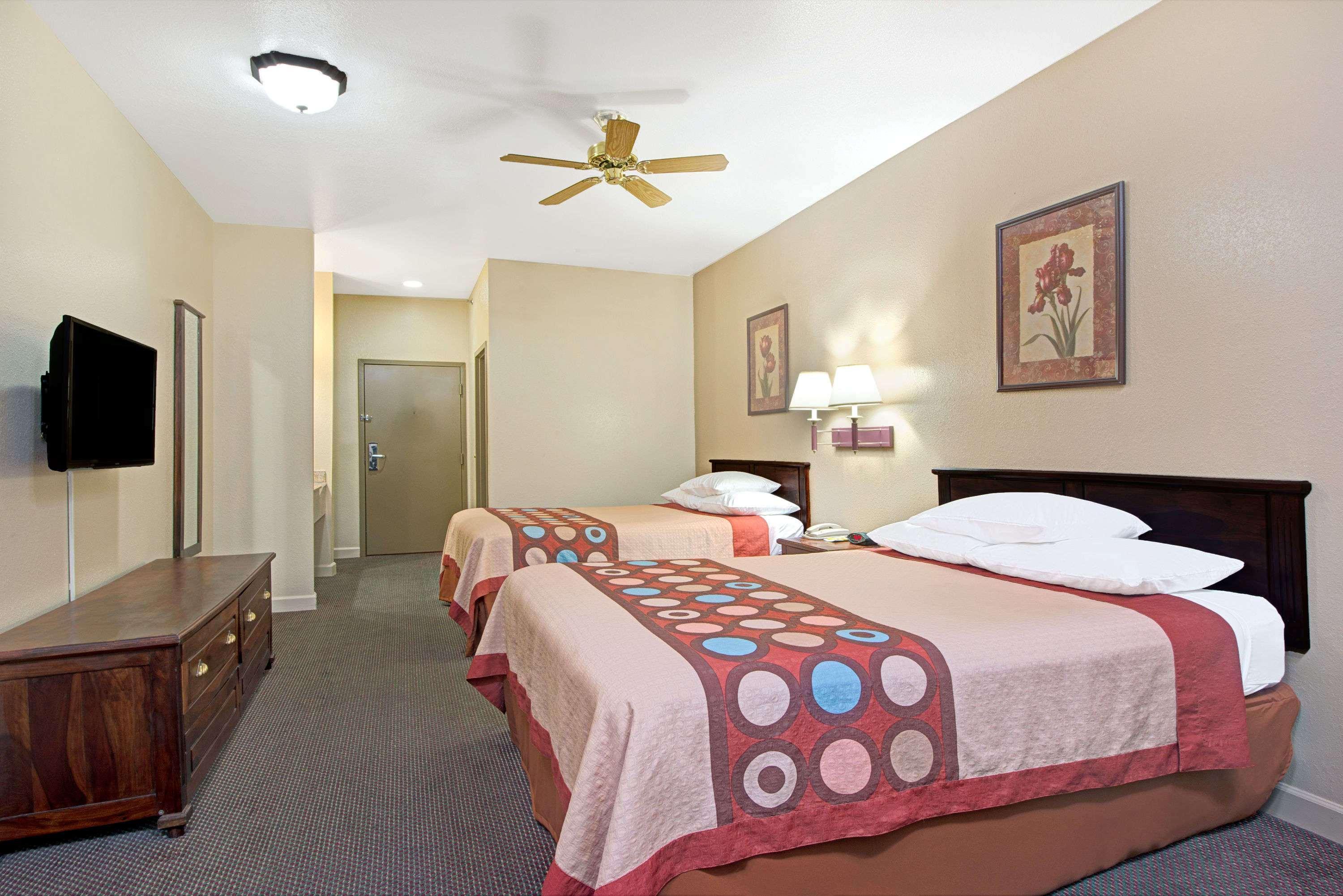 Super 8 By Wyndham St. Louis Airport Hotell Woodson Terrace Exteriör bild