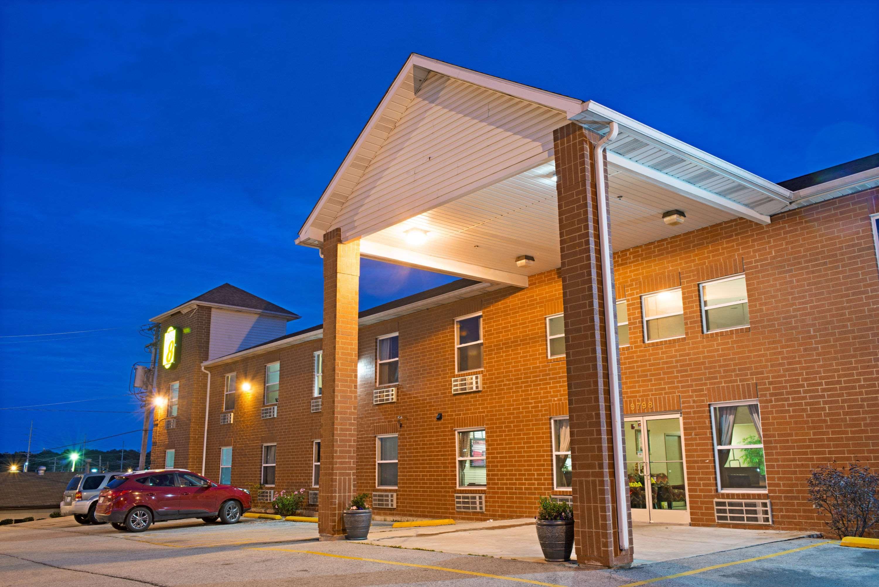 Super 8 By Wyndham St. Louis Airport Hotell Woodson Terrace Exteriör bild