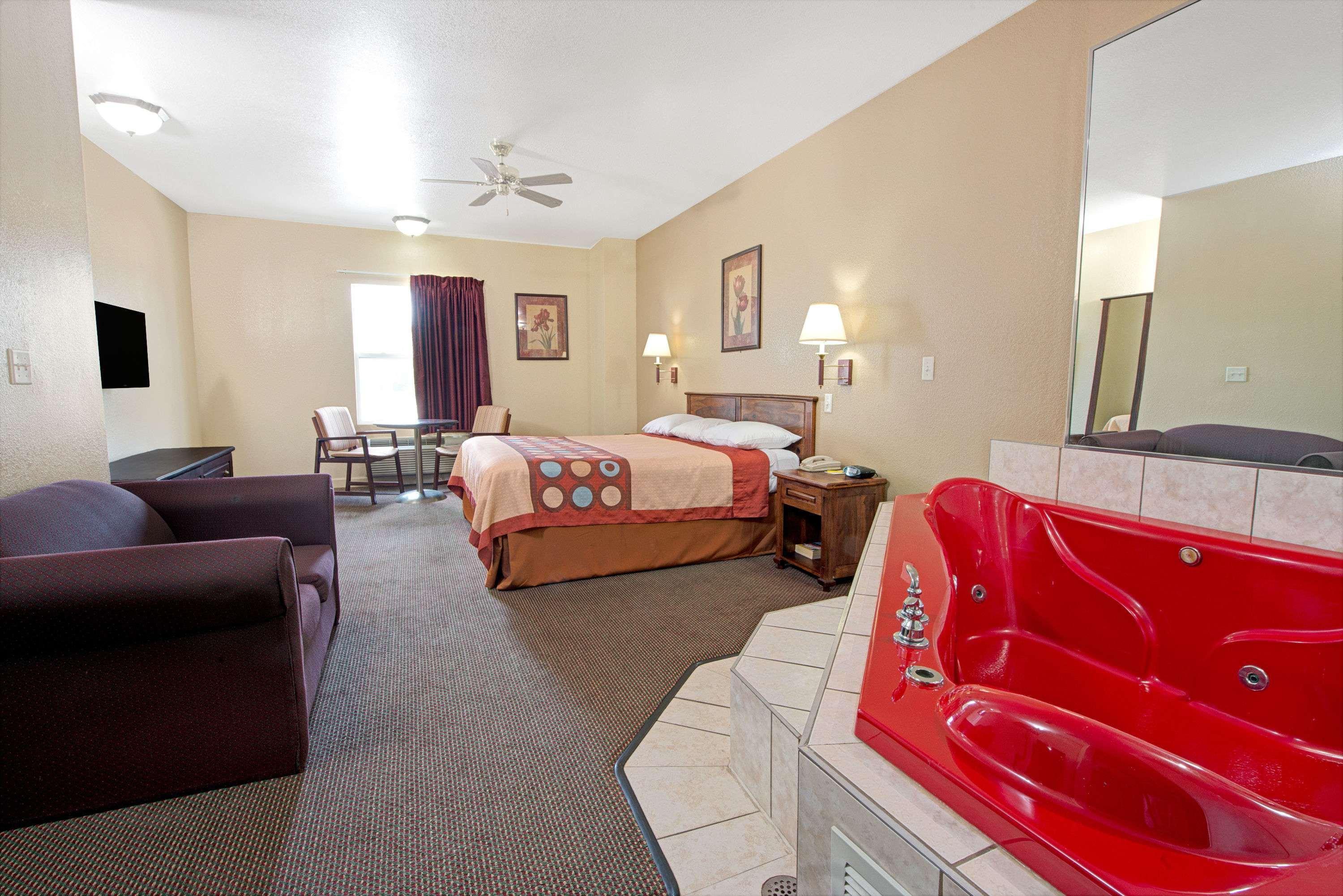 Super 8 By Wyndham St. Louis Airport Hotell Woodson Terrace Exteriör bild