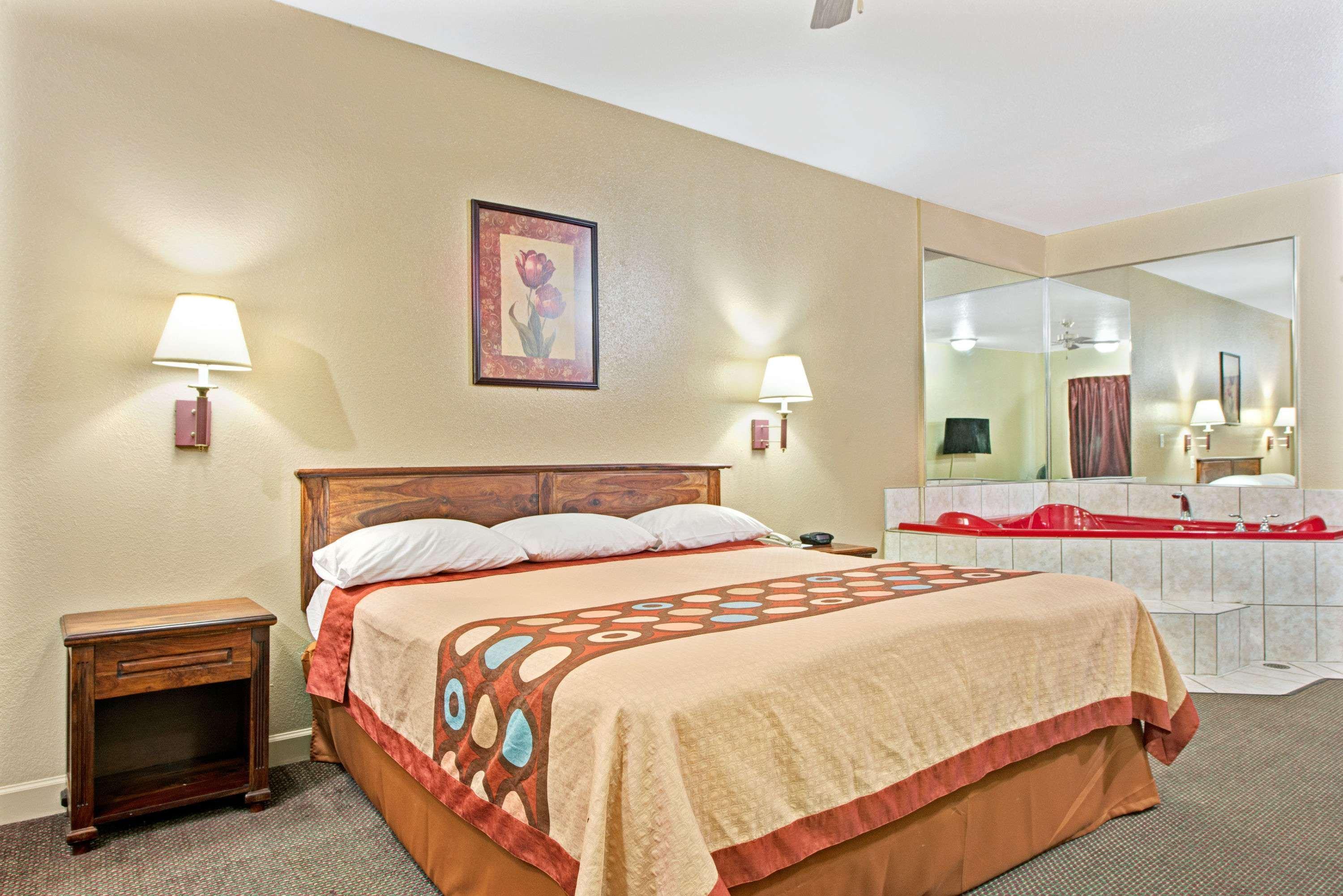 Super 8 By Wyndham St. Louis Airport Hotell Woodson Terrace Exteriör bild