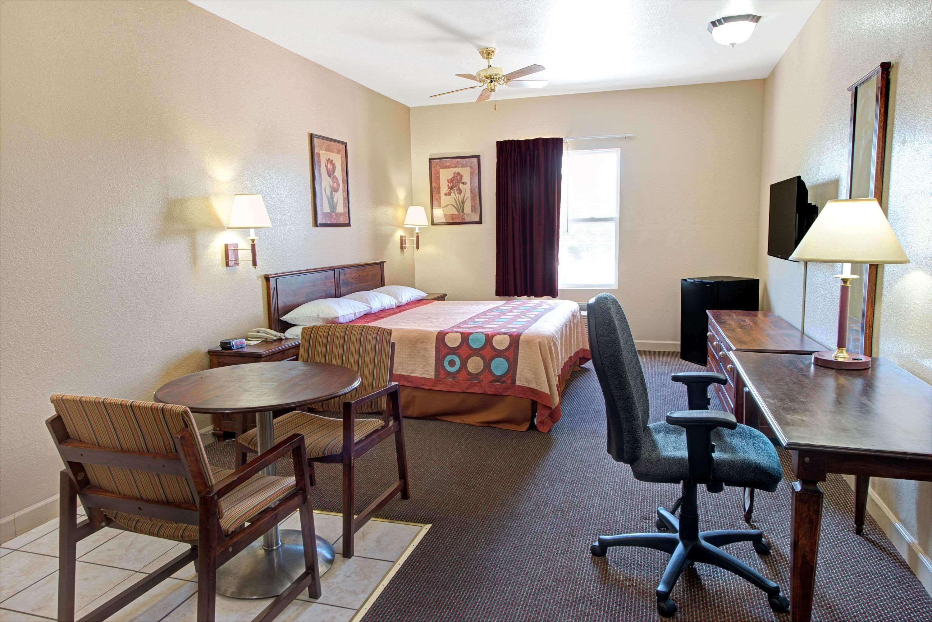 Super 8 By Wyndham St. Louis Airport Hotell Woodson Terrace Exteriör bild