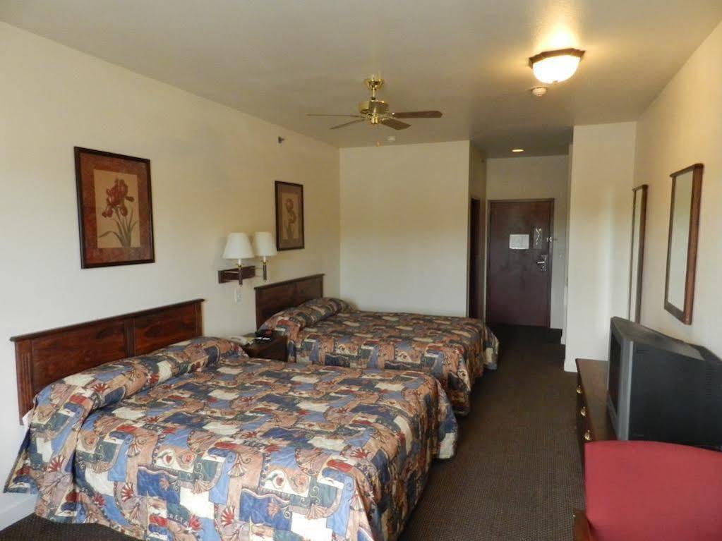 Super 8 By Wyndham St. Louis Airport Hotell Woodson Terrace Exteriör bild