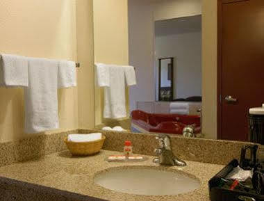 Super 8 By Wyndham St. Louis Airport Hotell Woodson Terrace Exteriör bild