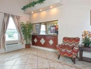 Super 8 By Wyndham St. Louis Airport Hotell Woodson Terrace Exteriör bild